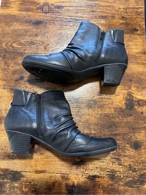 Earth Black Ruched Leather Ankle Booties with Side Zip